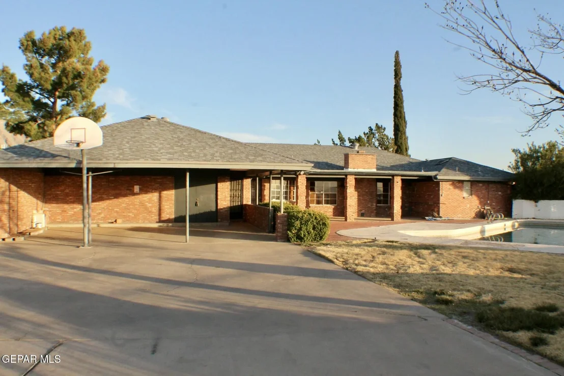 Photo of 913 CORTIJO Drive