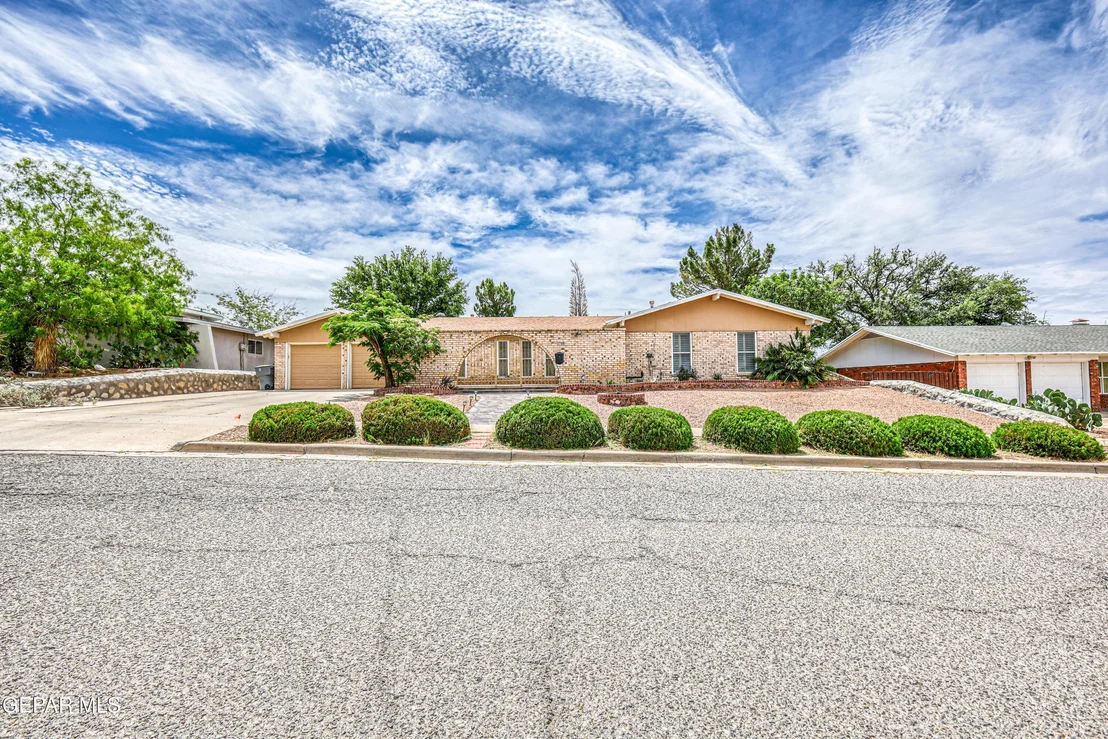 Photo of 708 SOMERSET Drive