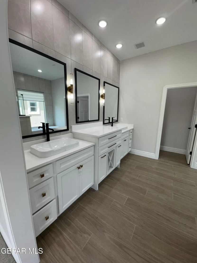 Photo of 15008 Composition Avenue