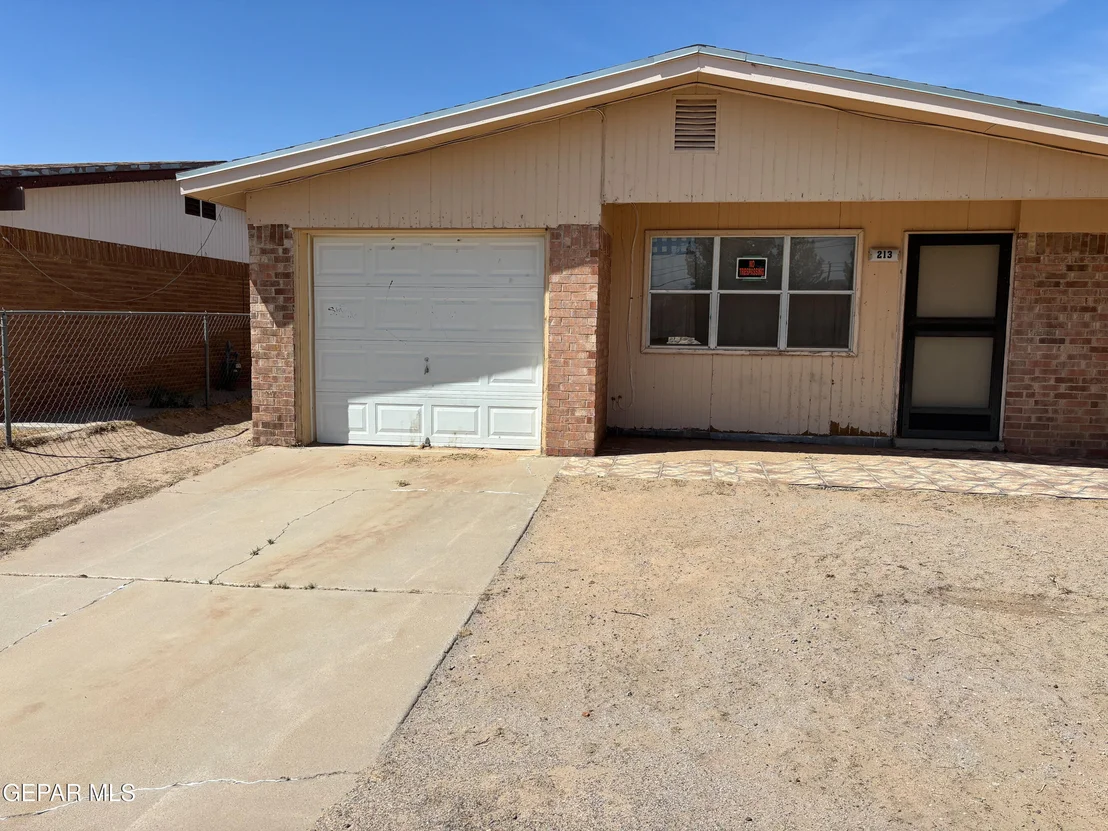 Photo of 213 ROMERIA Drive