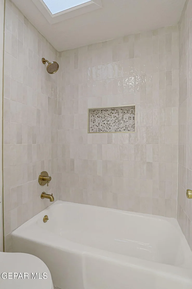 Photo of 836 ESPOLON Drive