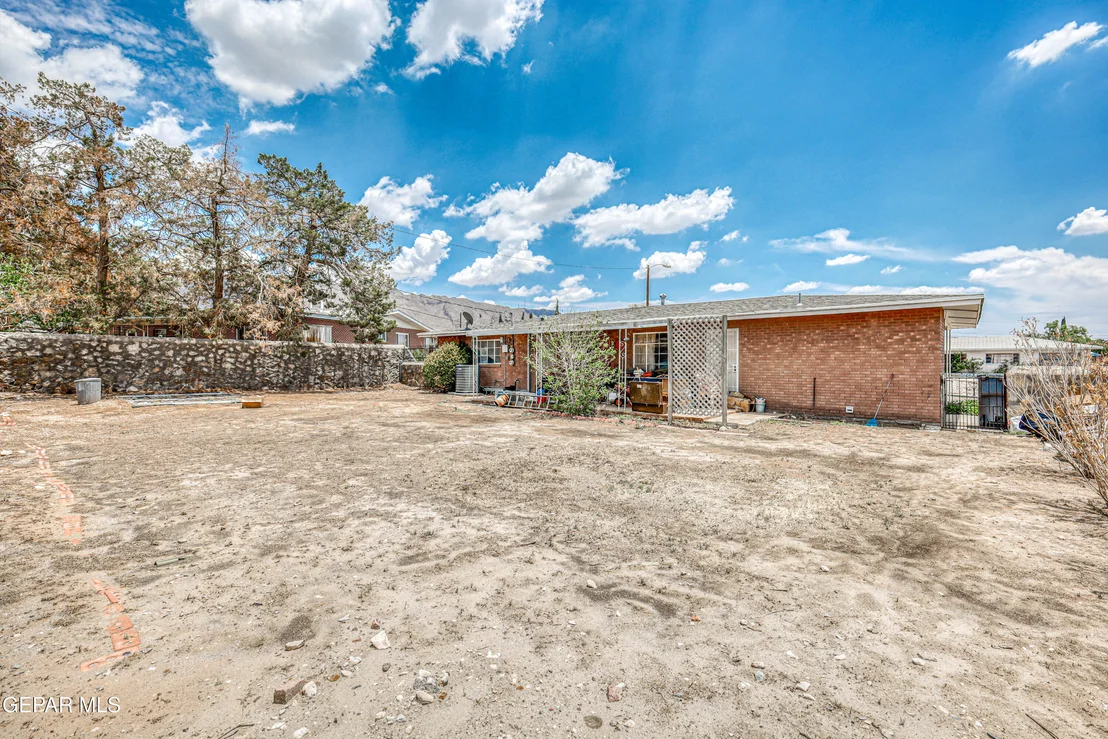 Photo of 404 CHRISTOPHER Avenue