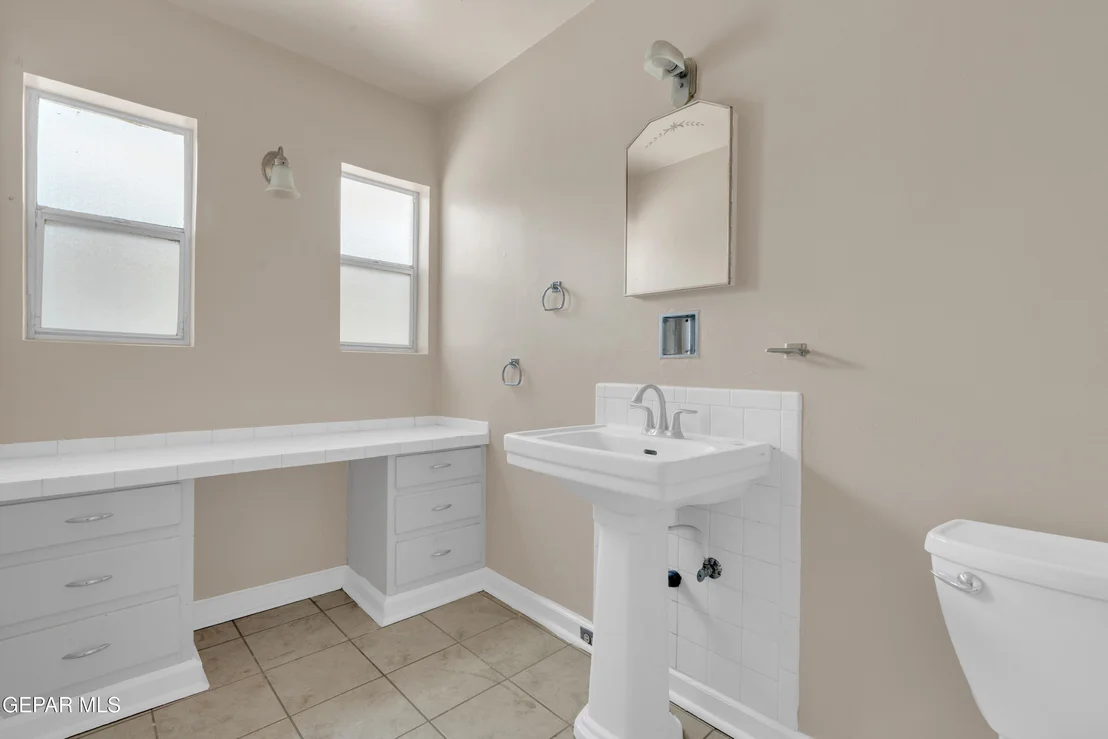Photo of 412 E BALTIMORE Drive