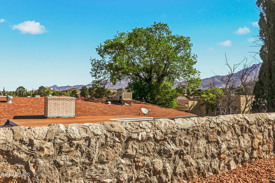 Photo of 6841 LA CADENA Drive