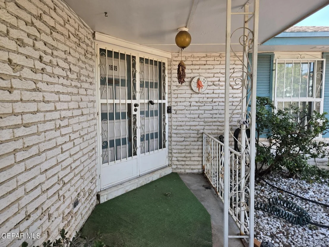 Photo of 1649 LOMALAND Drive