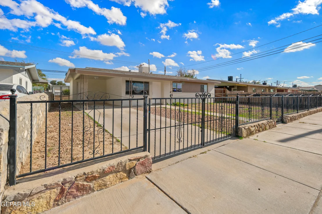 Photo of 412 INDIAN Place