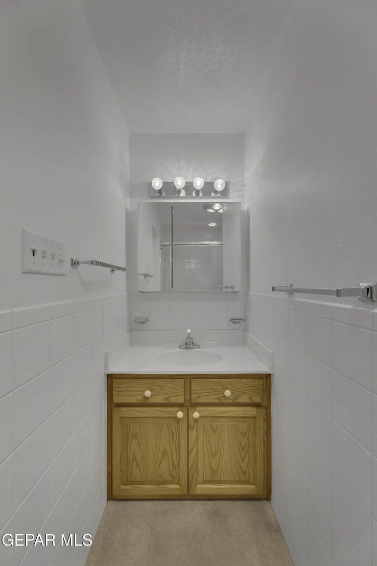 Photo of 612 SOMERSET Drive