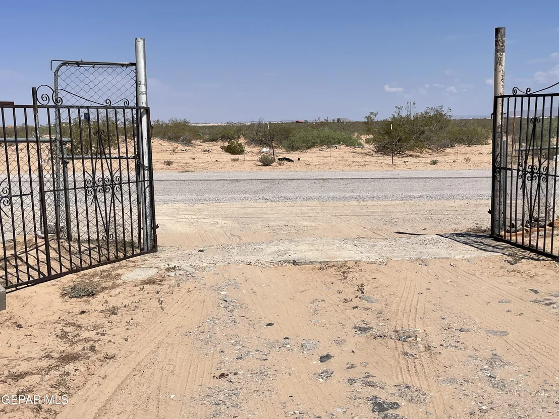 Photo of 15240 PERLITE Drive