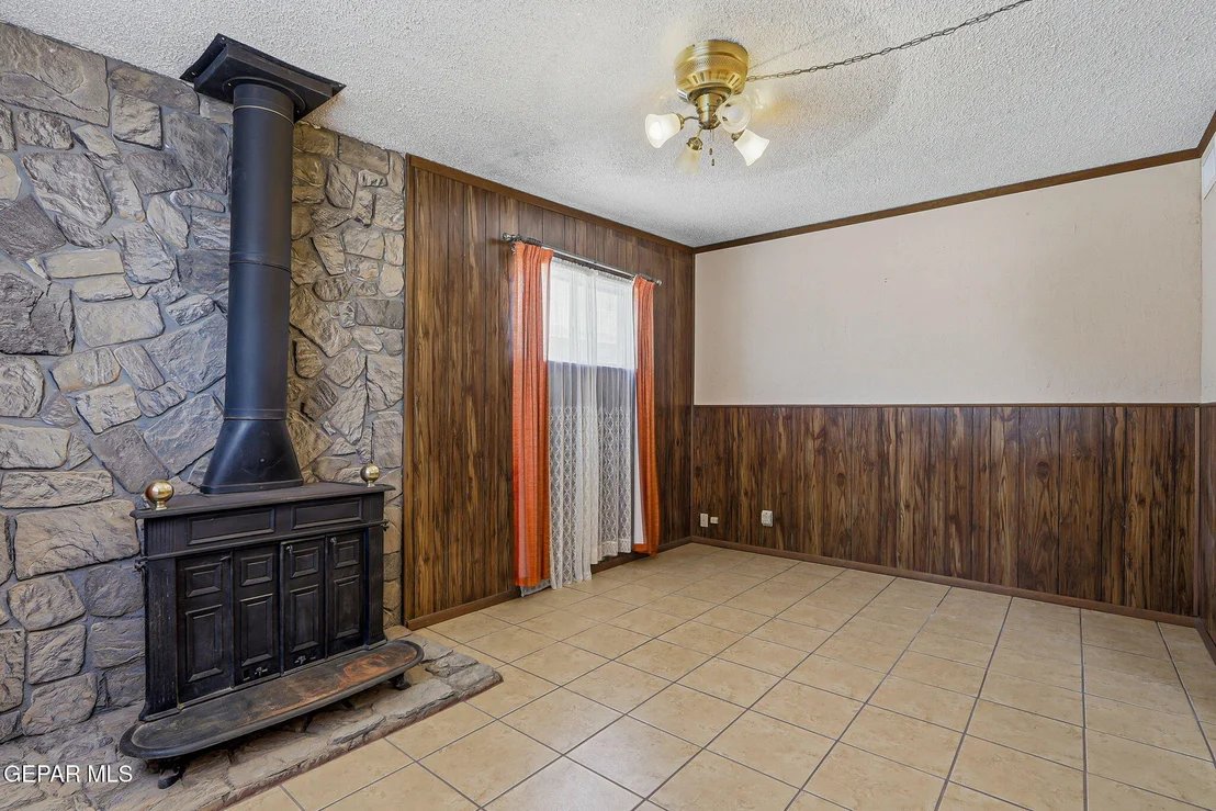 Photo of 10161 BERMUDA Avenue