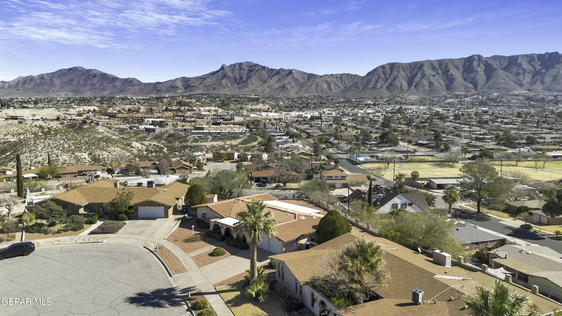 Photo of 612 SOMERSET Drive