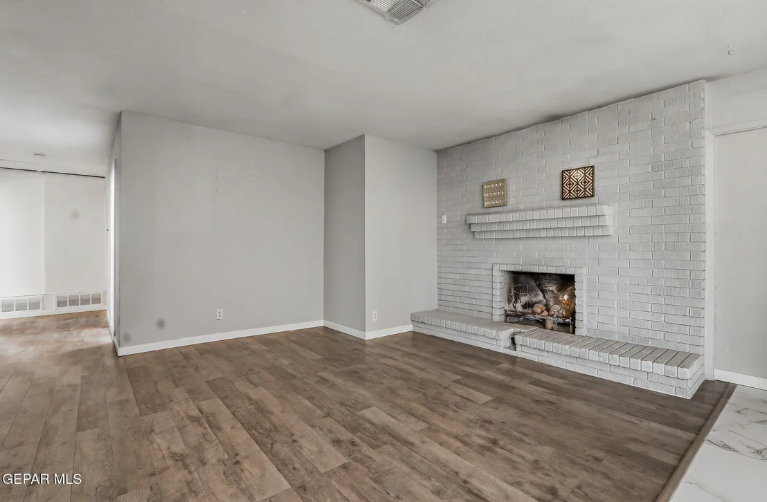 Photo of 171 HOLGUIN Avenue