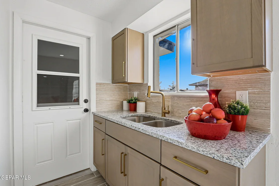 Photo of 113 W POINT Drive