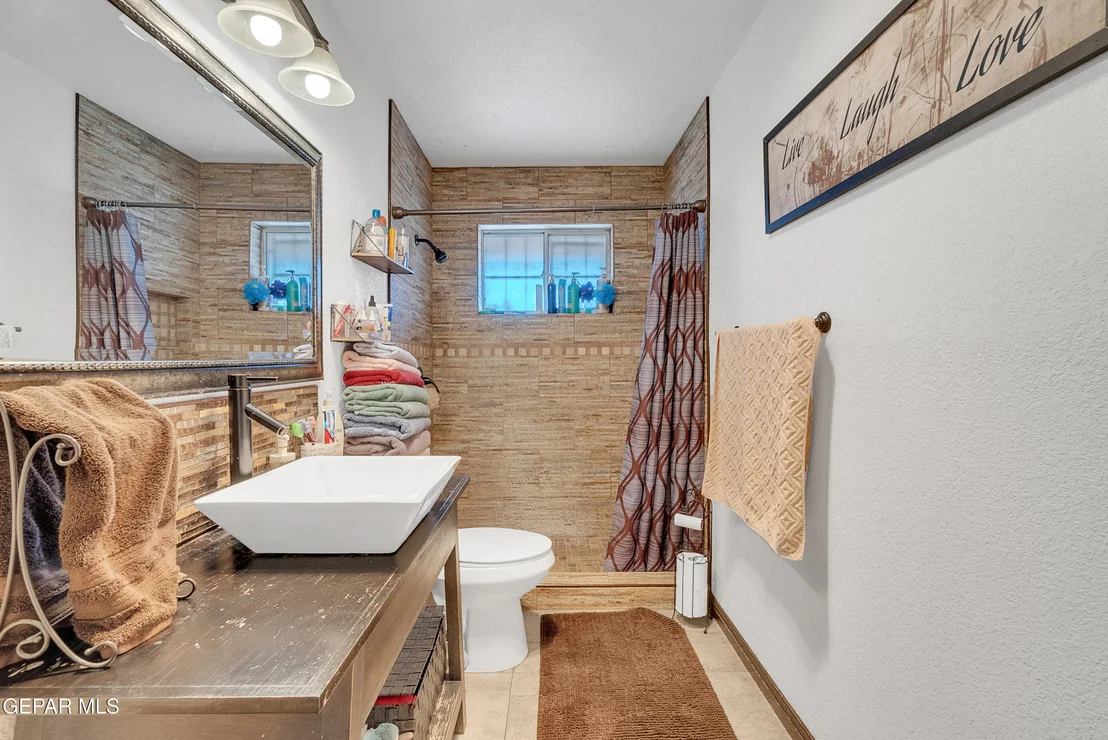 Photo of 3818 JACKSON Avenue