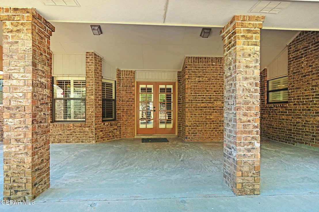 Photo of 860 HEMPSTEAD Drive