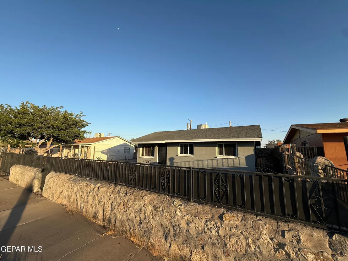 Photo of 5004 GLACIER PEAK Drive