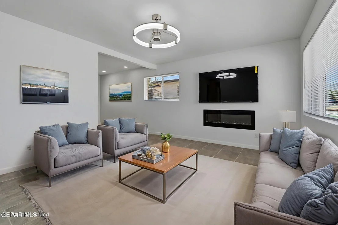 Photo of 4948 Royal Drive