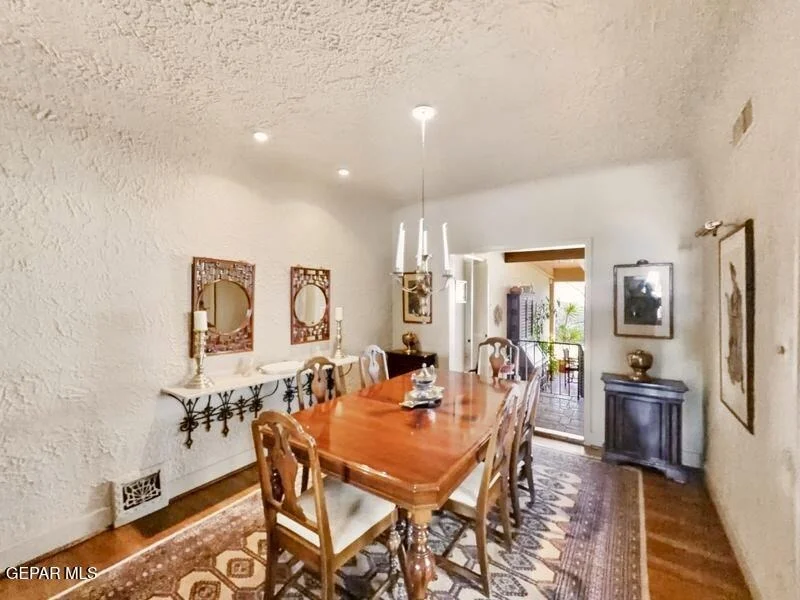 Photo of 520 BLACKER Avenue