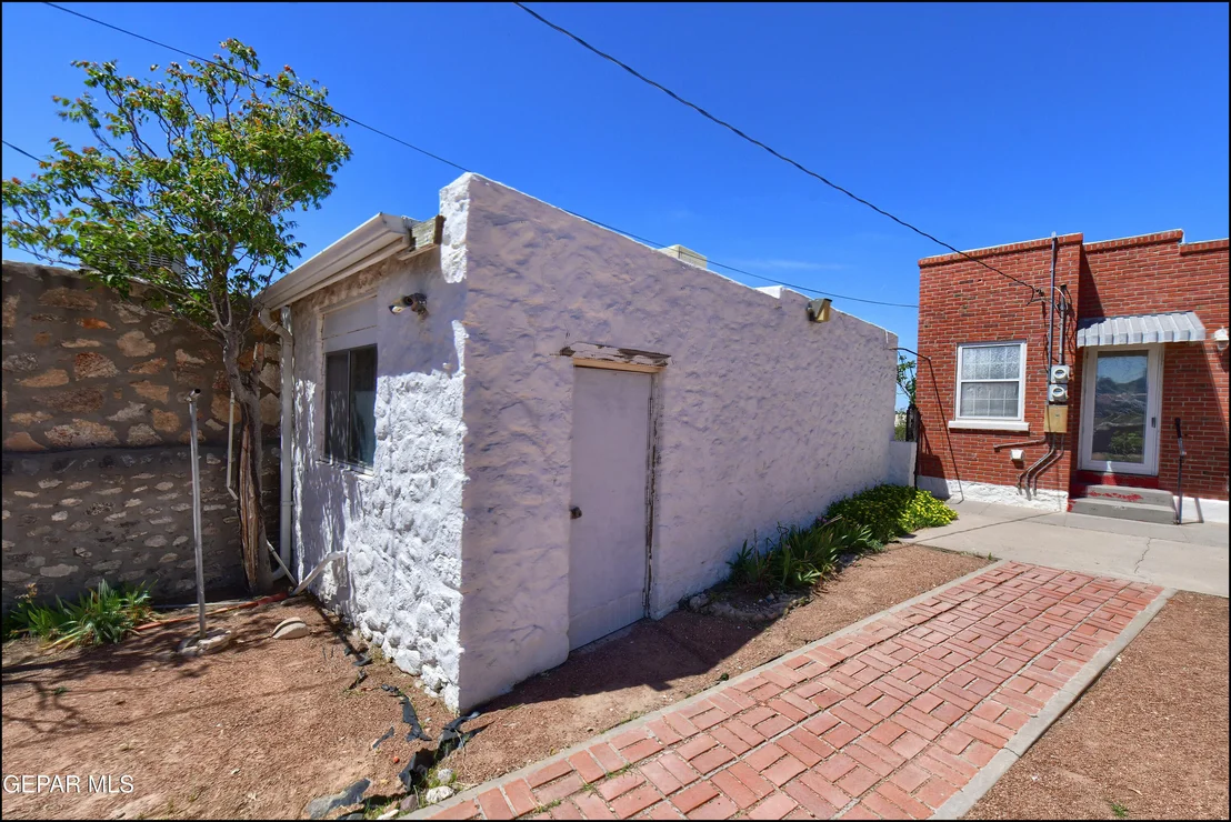 Photo of 912 MESITA Drive