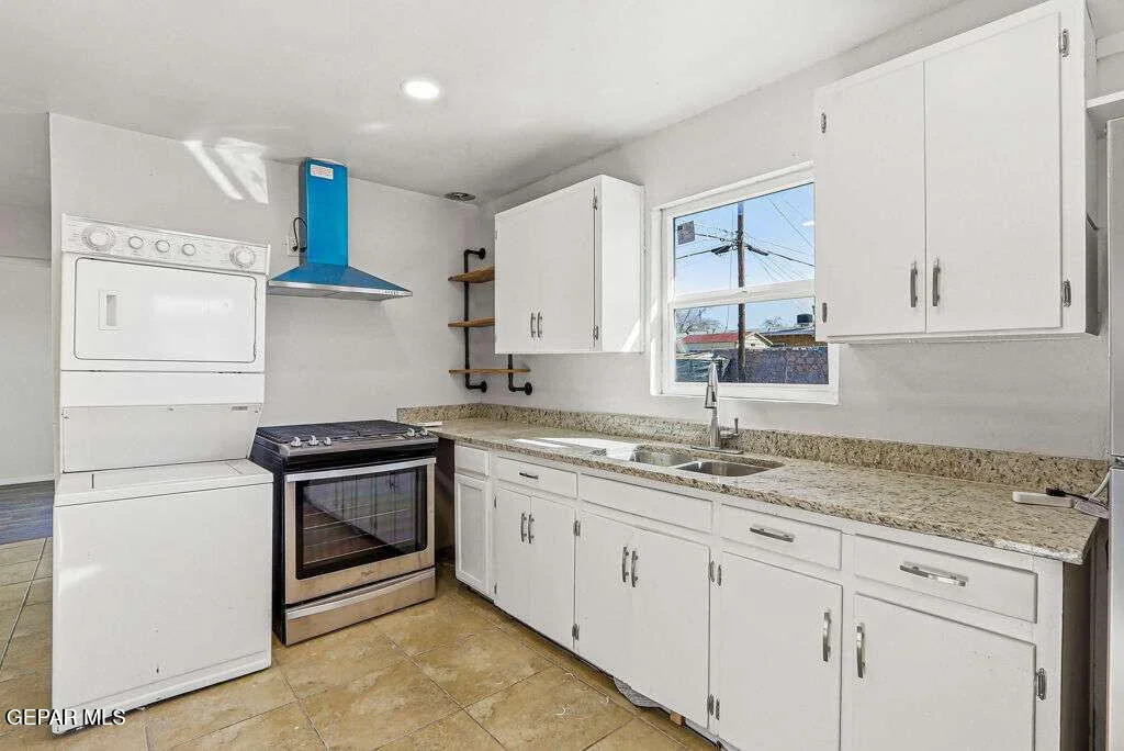 Photo of 5000 MEADE Court