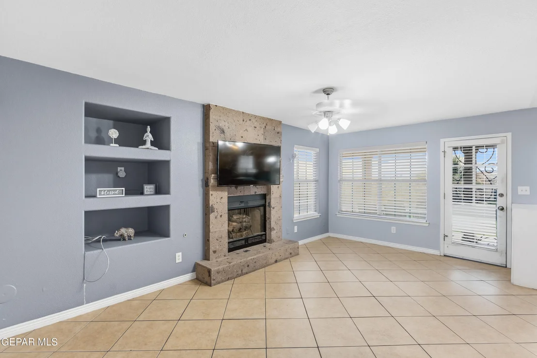 Photo of 1369 LUZ CARPIO Way