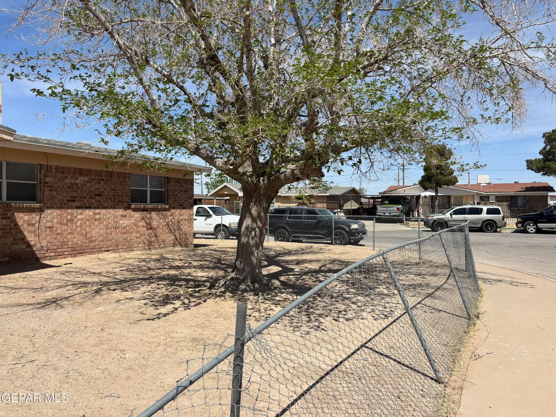 Photo of 213 ROMERIA Drive