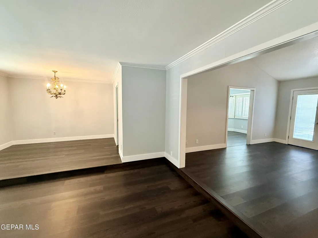 Photo of 707 W SUNSET Road