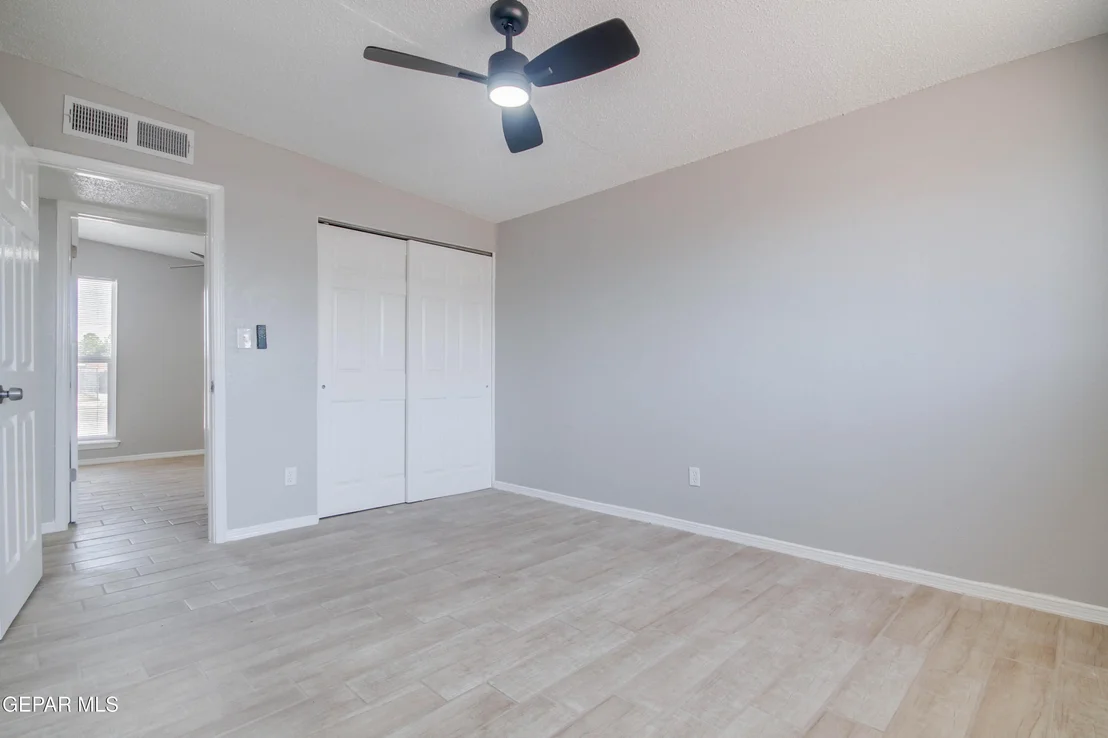 Photo of 6012 SINCLAIR Street