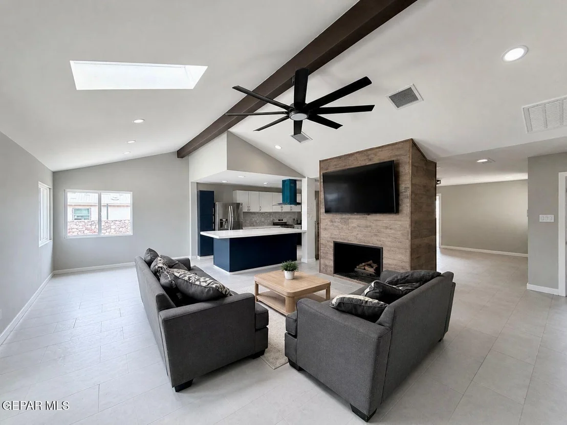 Photo of 775 W BORDERLAND Road