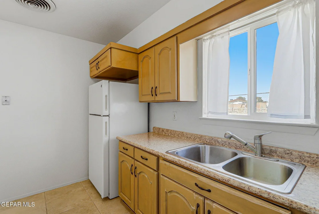 Photo of 8400 FURMAN Place