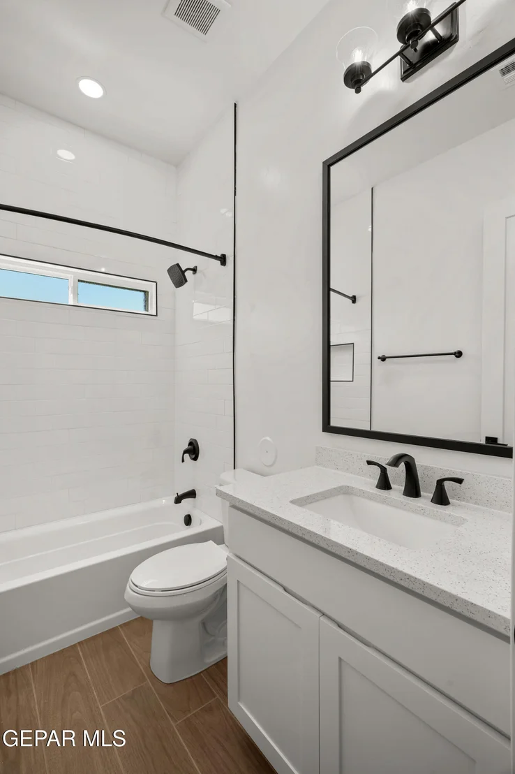 Photo of 15052 Laura Lane