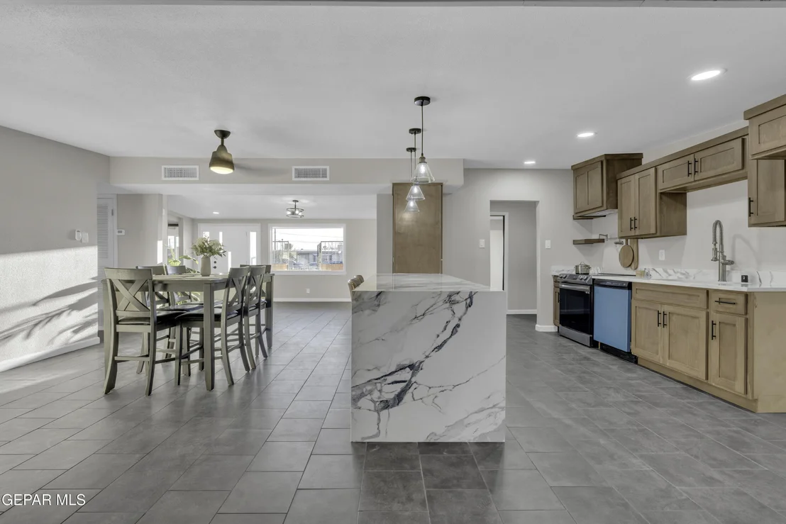 Photo of 7125 BANANA TREE Lane