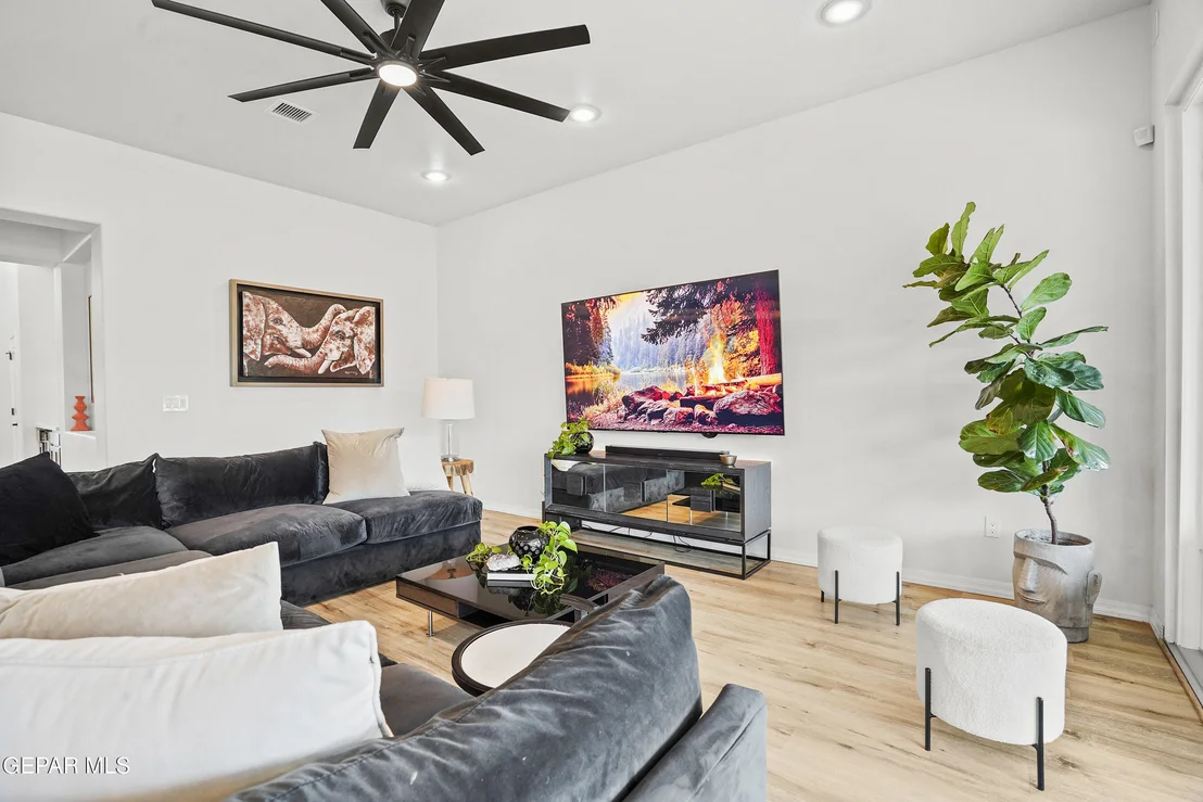 Photo of 5500 VALLEY OAK Drive
