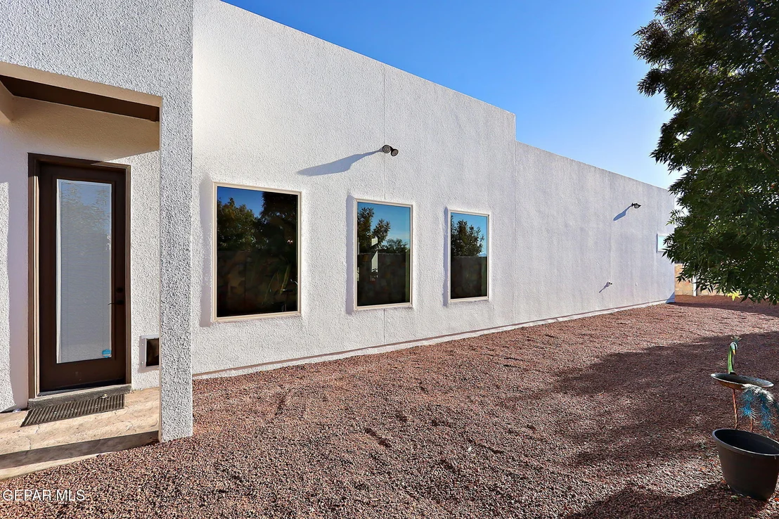 Photo of 12233 BIDDLESTON Drive