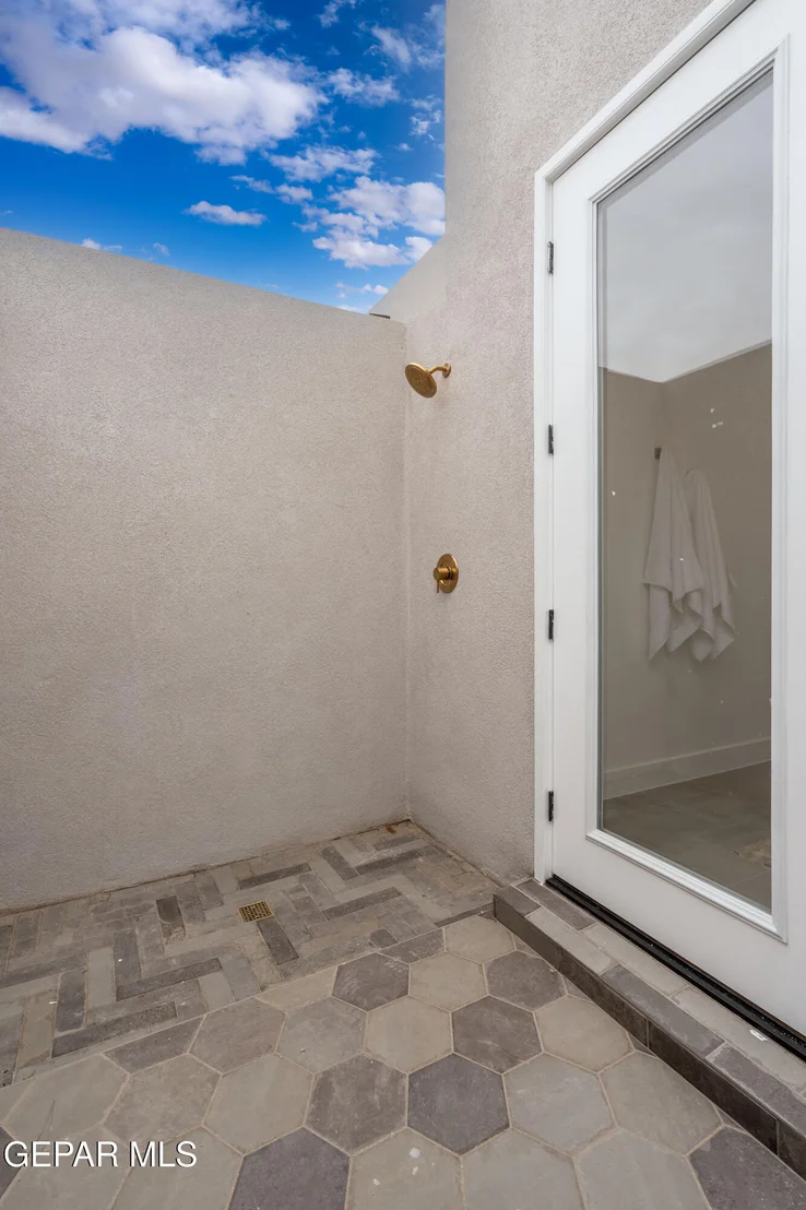Photo of 653 BIR Circle