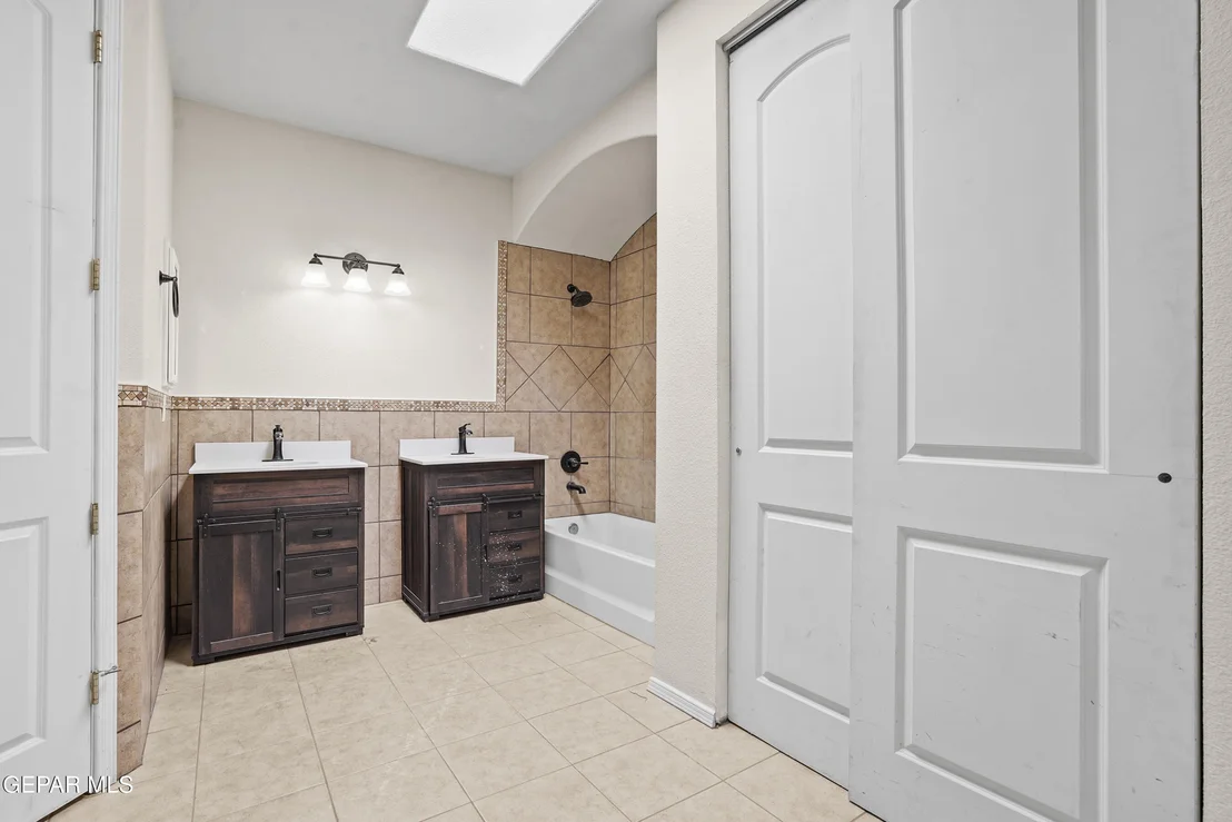 Photo of 300 RUFFIAN Way