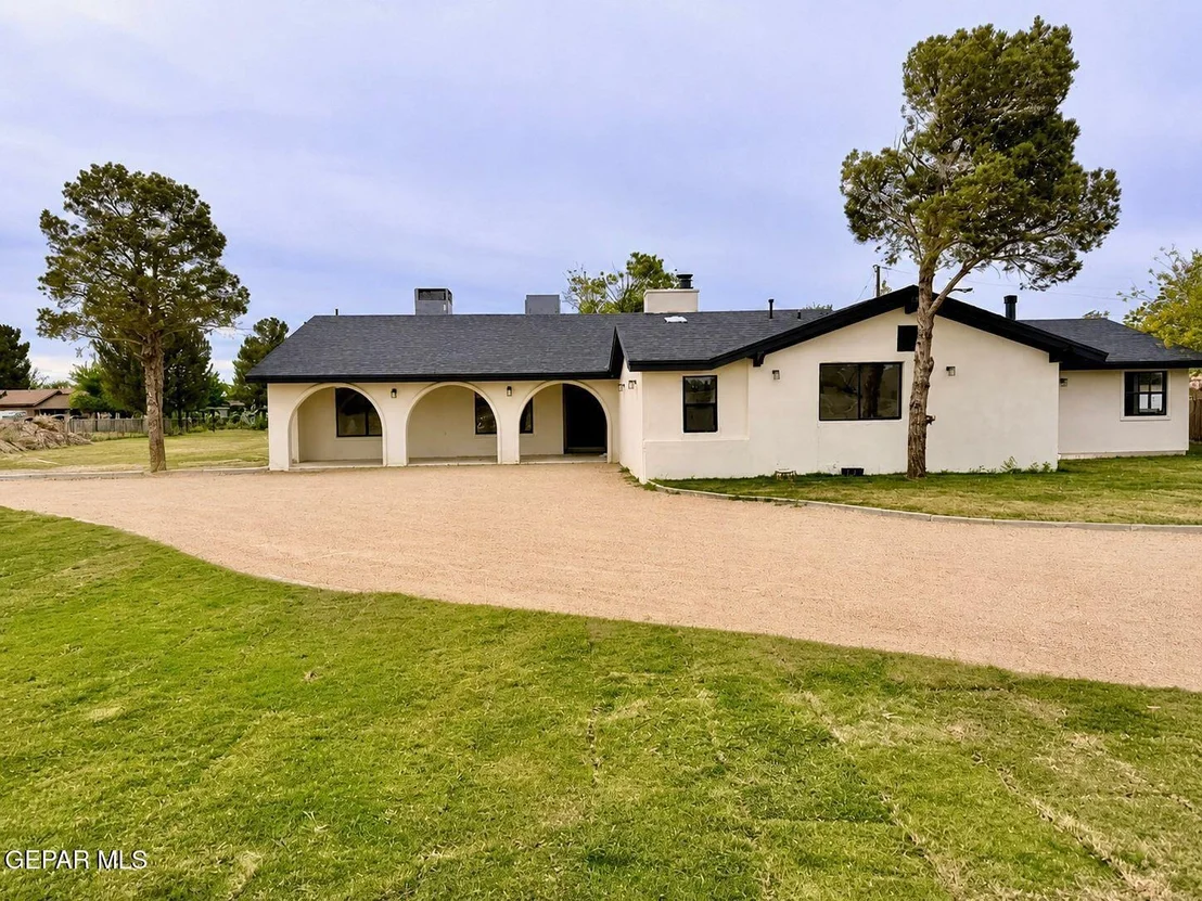 Photo of 775 W BORDERLAND Road