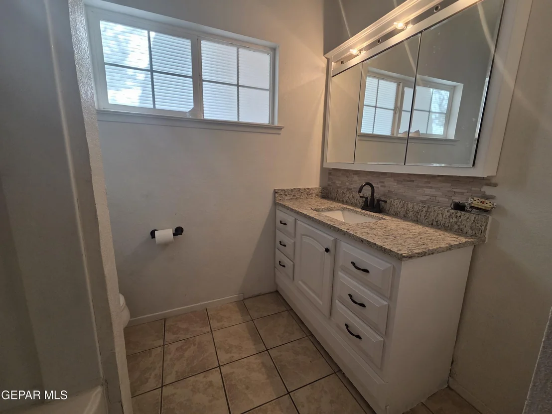 Photo of 5121 JULIANDRA Avenue