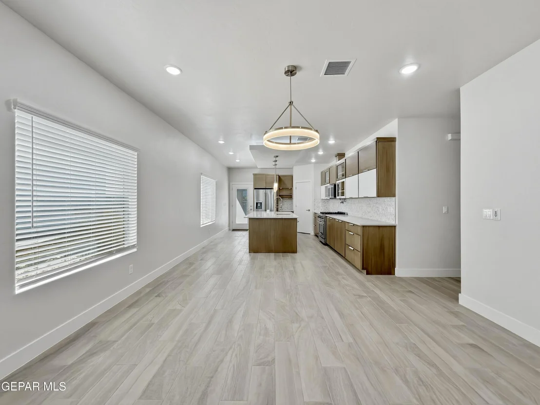 Photo of 3936 PERSPECTIVE Street