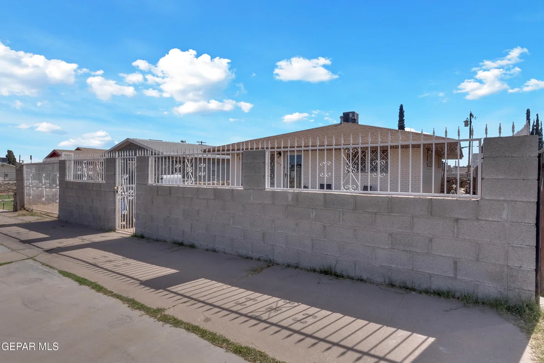 Photo of 3818 JACKSON Avenue