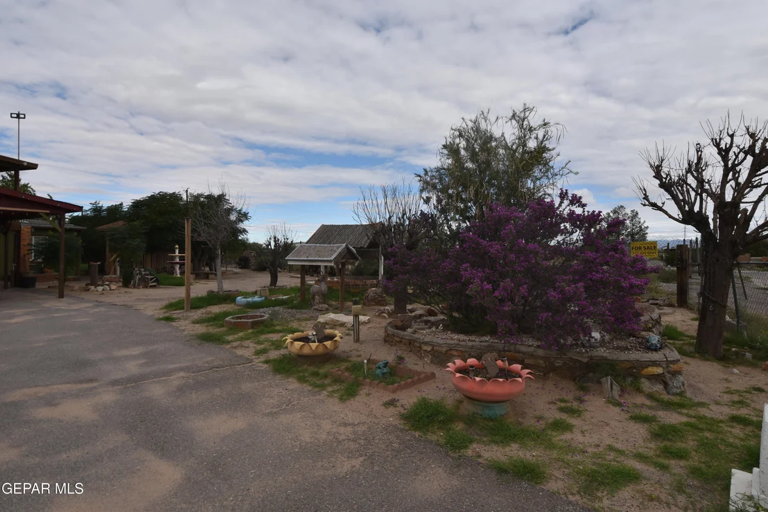 Photo of 8141 KIELY Road