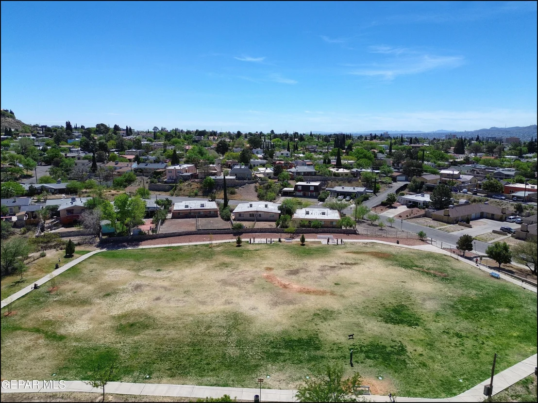 Photo of 912 MESITA Drive