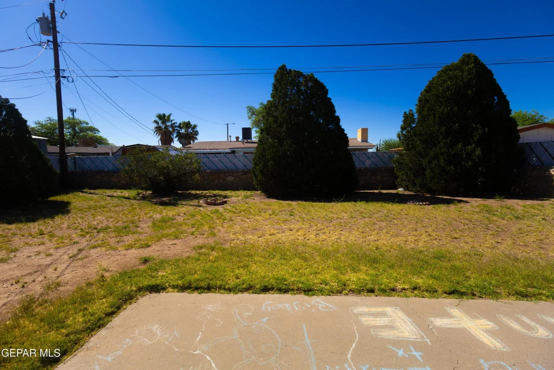 Photo of 5728 DEVON Avenue