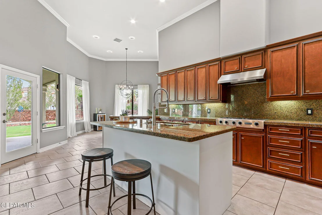 Photo of 5301 UPPER VALLEY Road