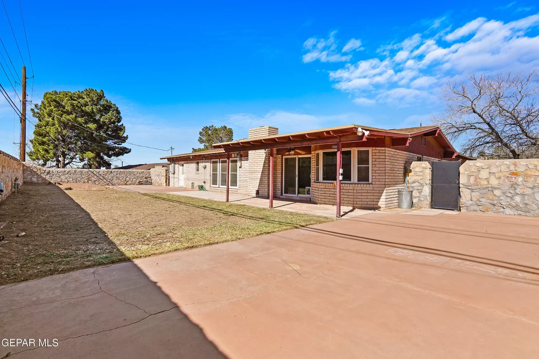 Photo of 700 DE LEON Drive
