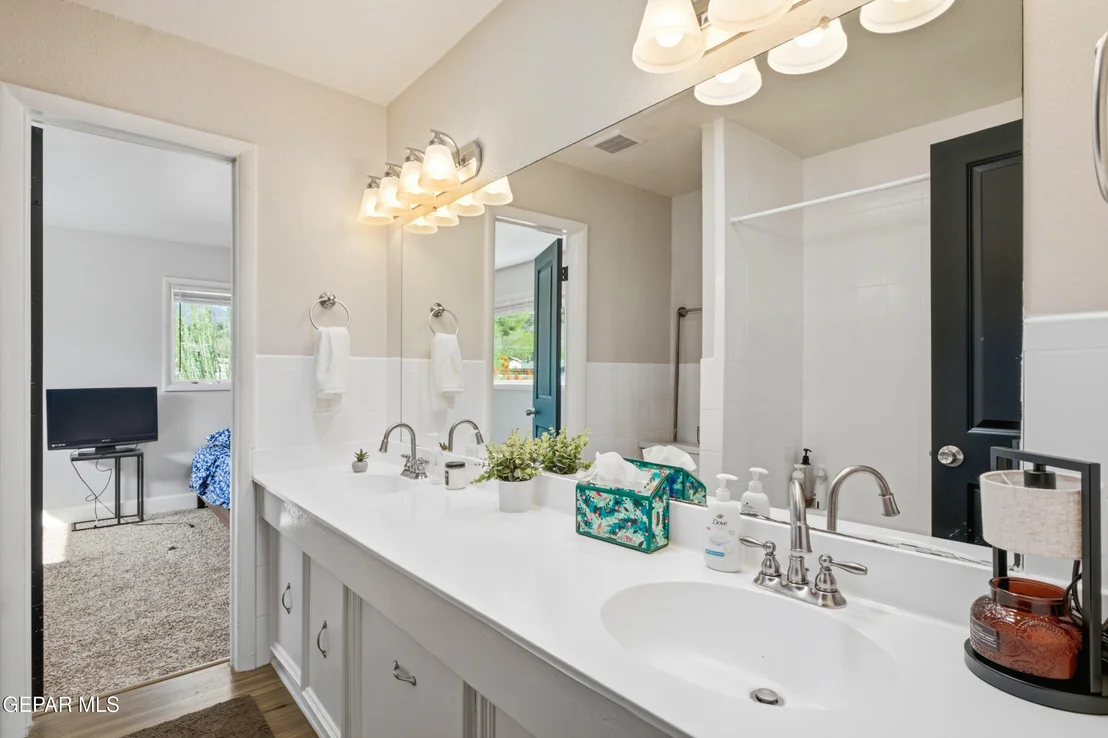 Photo of 224 VIKING Drive