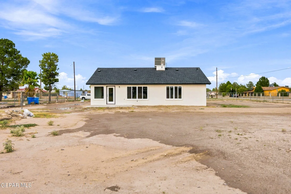 Photo of 11571 Riverside Road