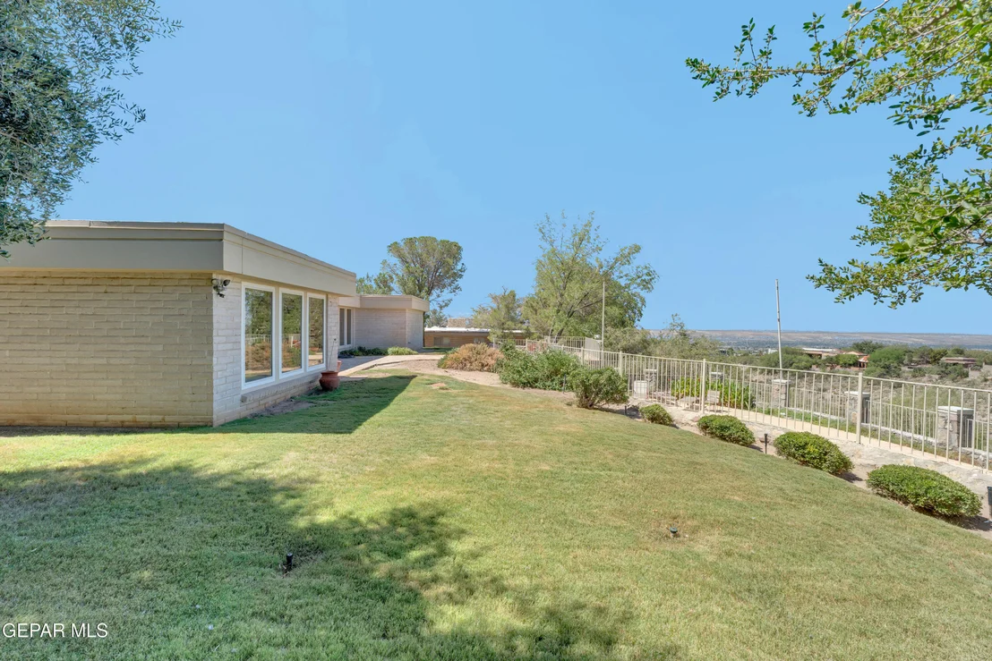 Photo of 913 THUNDERBIRD Drive