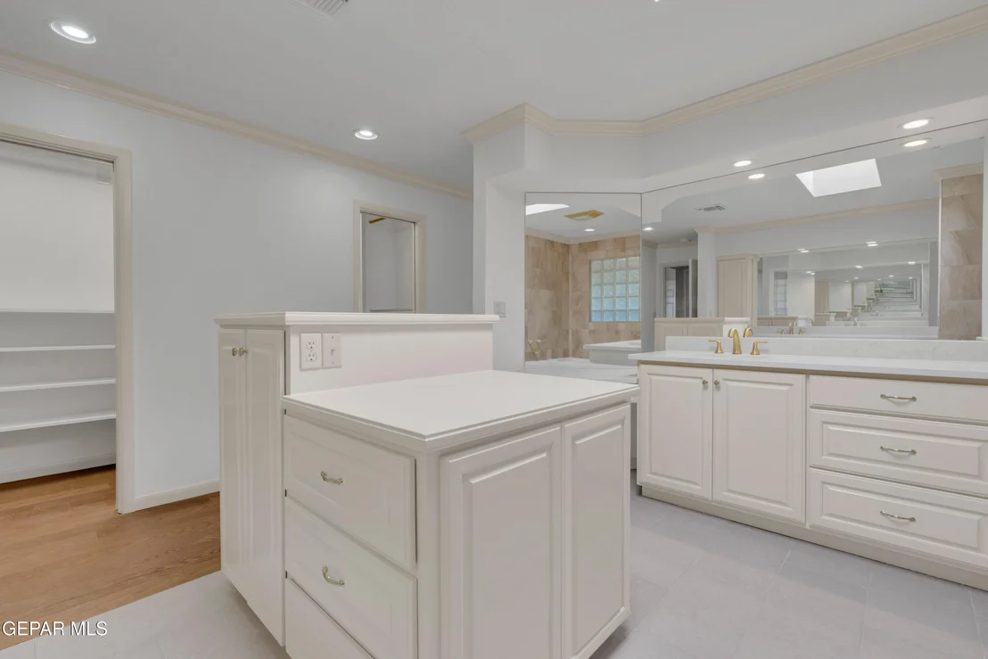 Photo of 913 THUNDERBIRD Drive