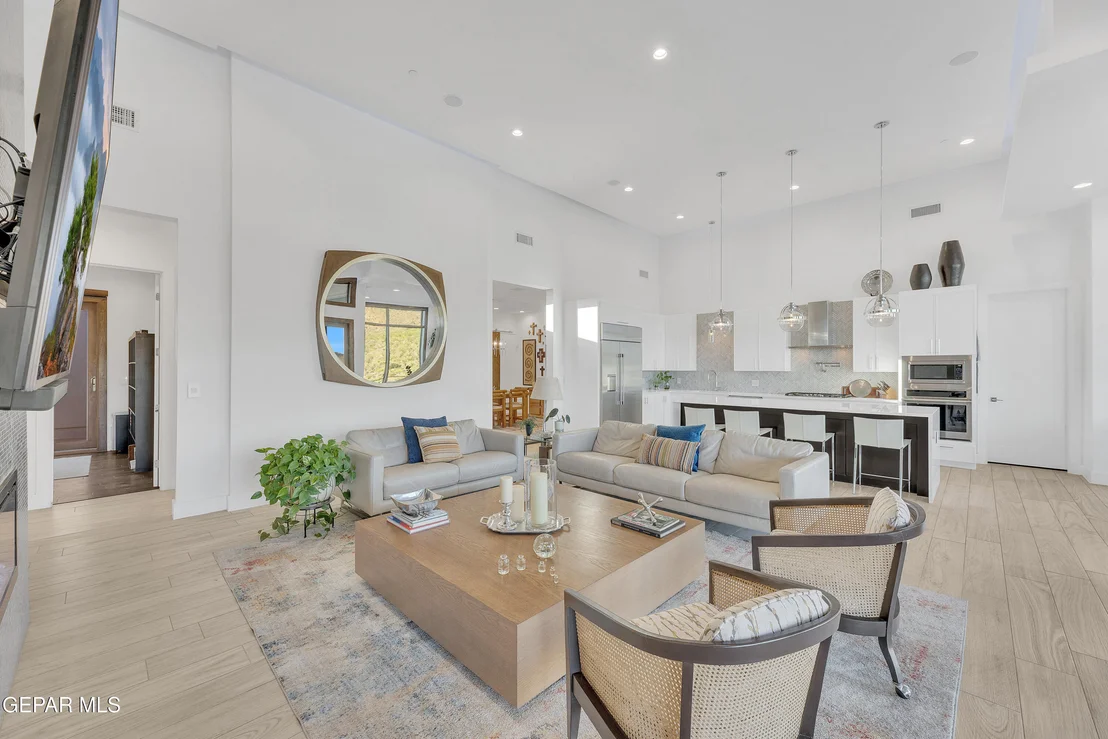Photo of 386 ROCKY POINTE Drive