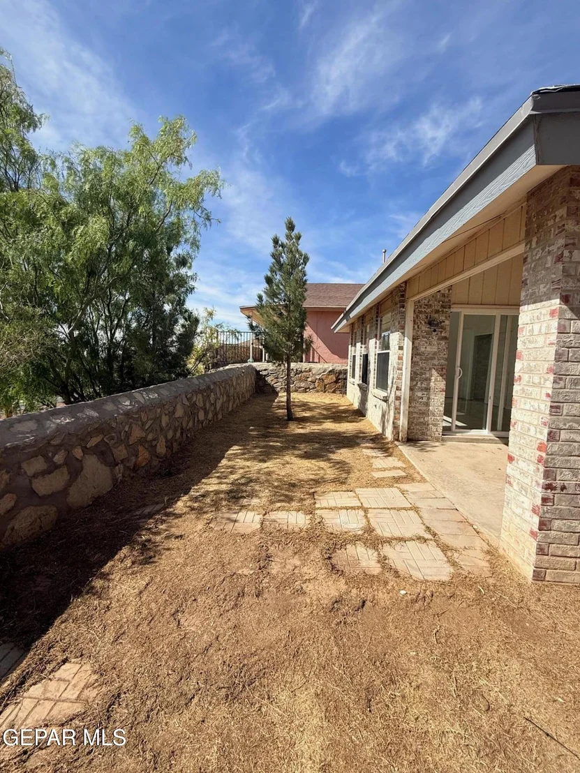 Photo of 6840 RIDGE TOP Drive